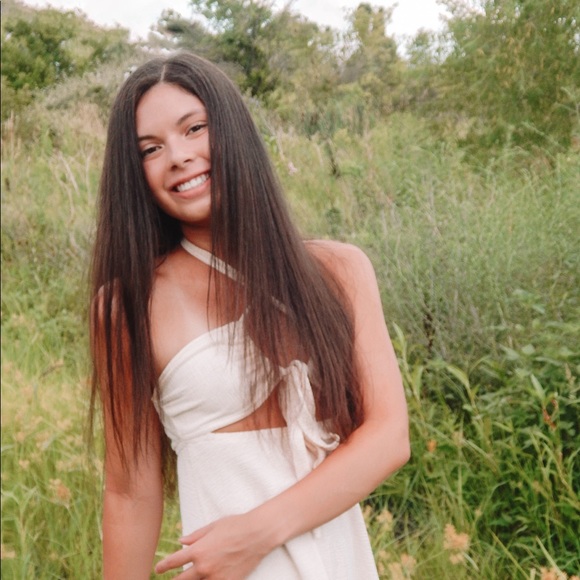 Meet your Posher, Ana - Picture 2 of 4